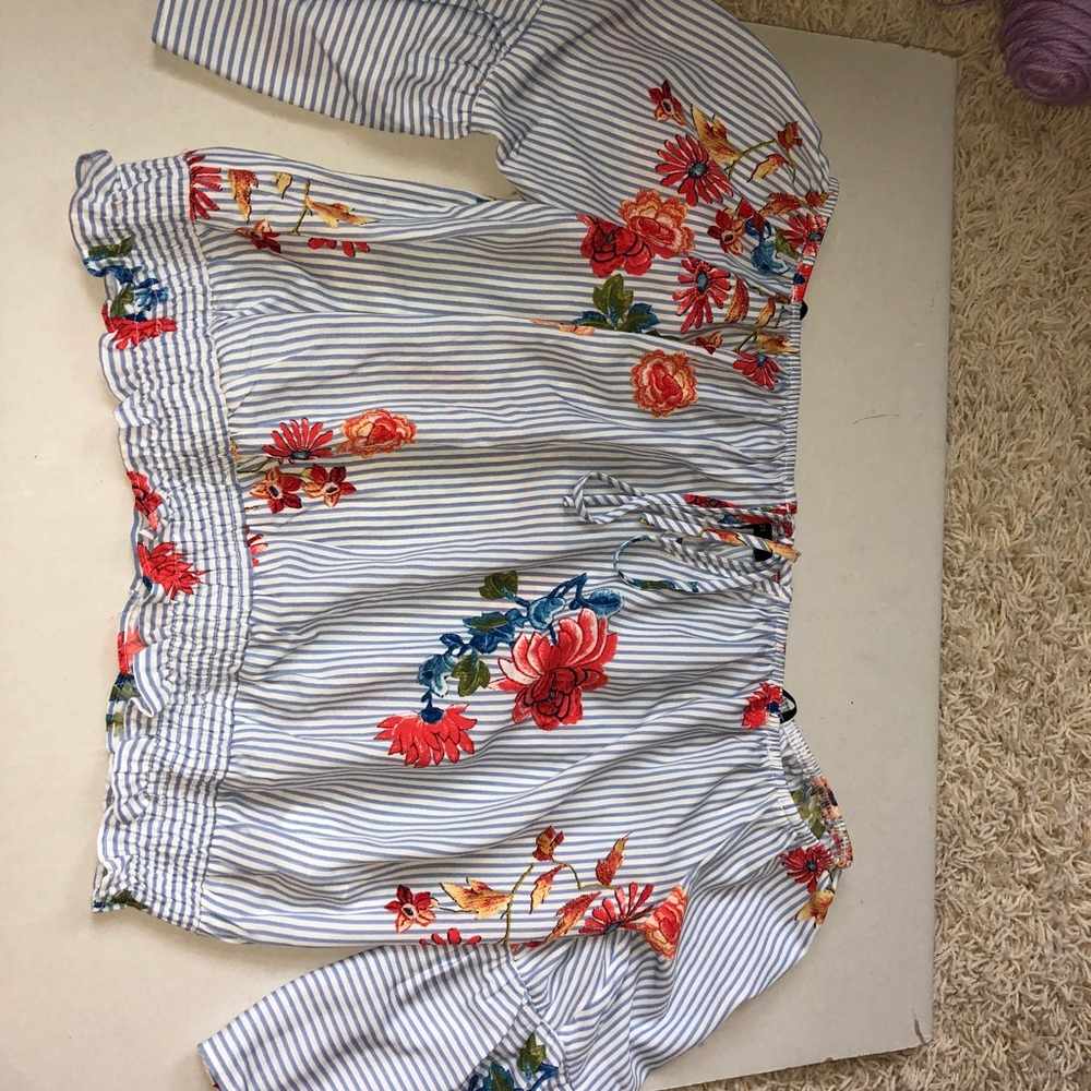 Forever 21 floral off the shoulder shirt✨